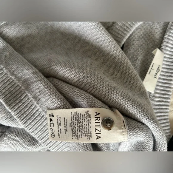 SOLD - Aritzia Wilfred Sicily wool cotton blend light Gray cropped Cardigan - Picture 3 of 4